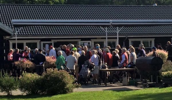 Albertslundgolfklub samling ved klubhus