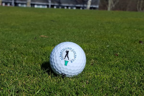 Albertslund Golfklub Logobold på green